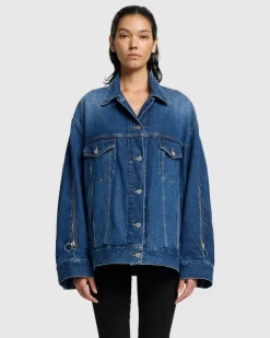 MANKIND Oli Oversized Trucker in Topic