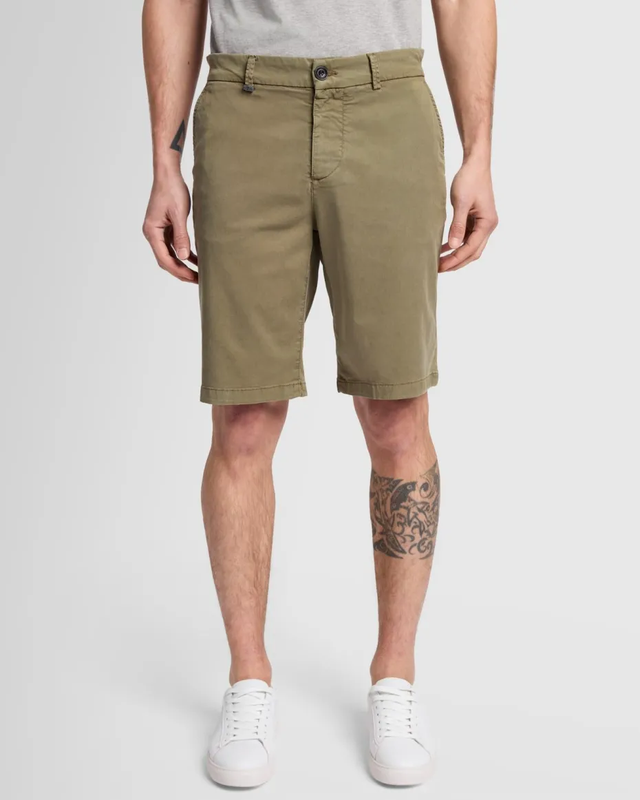 Weightless Chino Short in Moss
