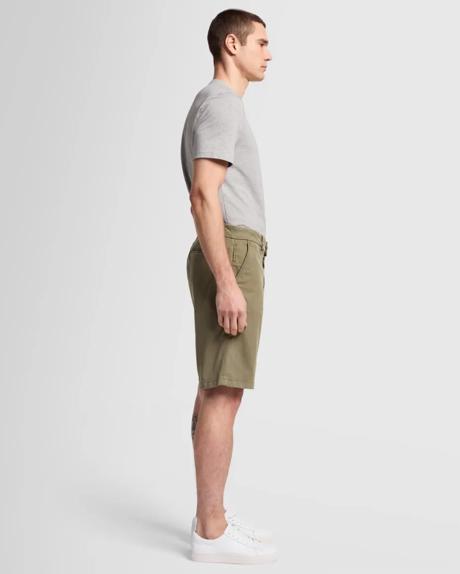 Weightless Chino Short in Moss