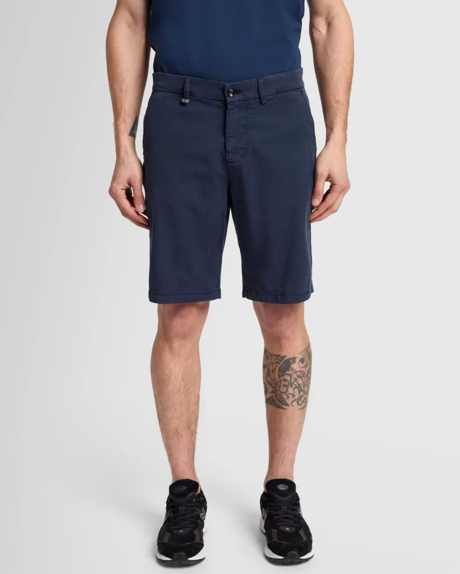 Weightless Chino Short in Moss